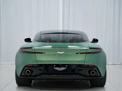 Aston Martin DB12