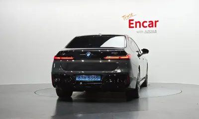 BMW i7