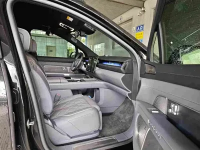 Nio ES8