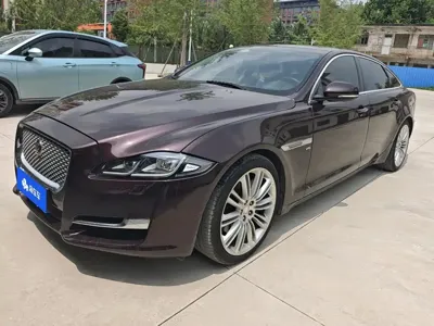 Jaguar XJ