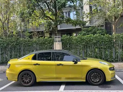Lynk & Co 03