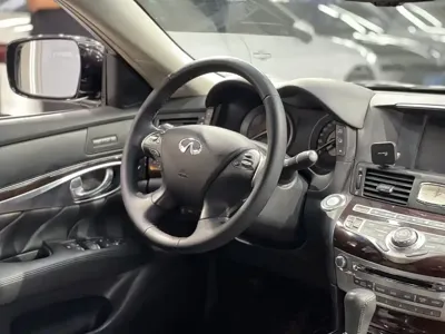 Infiniti Q70