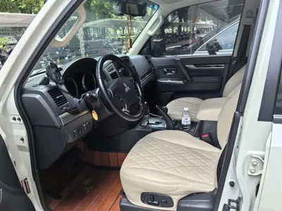 Mitsubishi Pajero (Import)