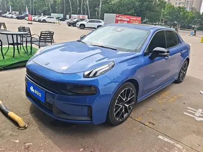 Lynk & Co 03