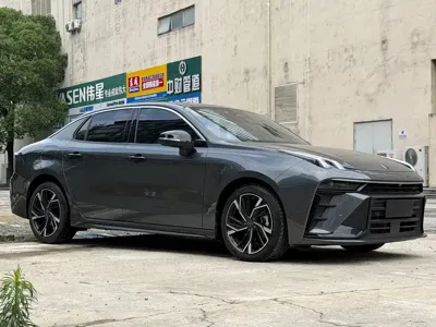 Lynk & Co 03