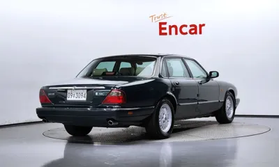 Jaguar XJ-6