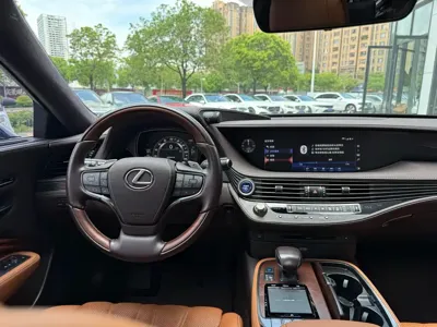 Lexus LS