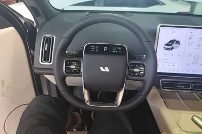 Li Auto L6