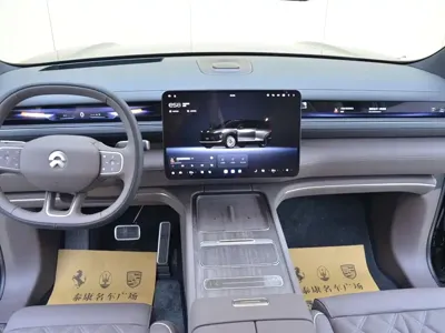 Nio ES8