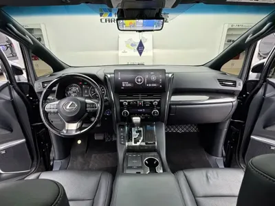 Lexus LM