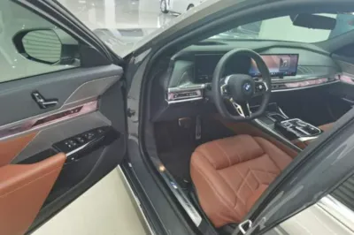 BMW i7