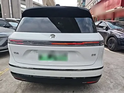 Nio ES8