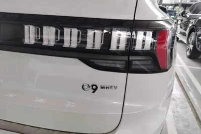 Lynk & Co 09