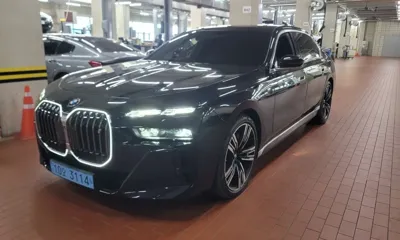 BMW i7