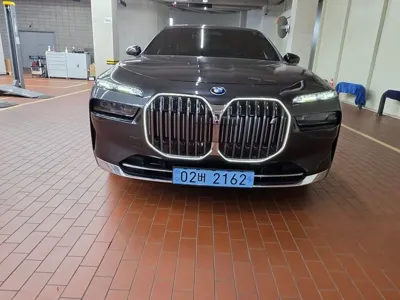 BMW i7
