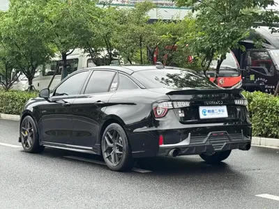 Lynk & Co 03