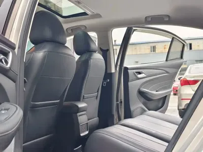 Roewe i5