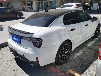 Lynk & Co 03