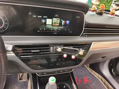 Hongqi HS5