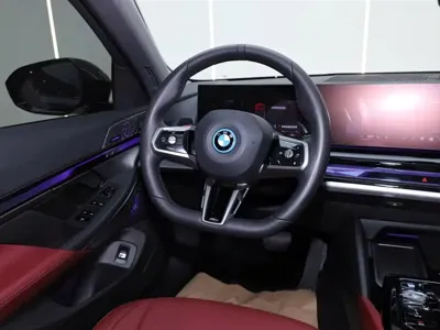 BMW i5