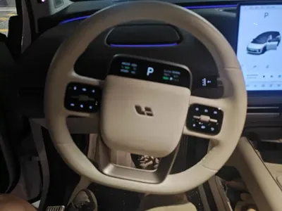 Li Auto Li i8