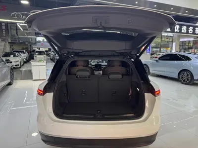 Nio ES8