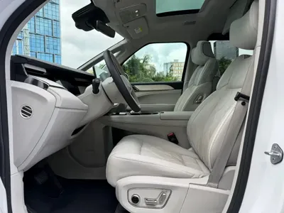 Volvo EM90