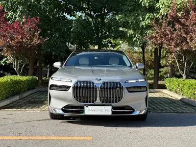 BMW i7