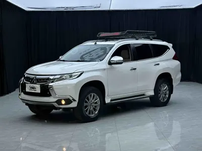 Mitsubishi Pajero (Import)