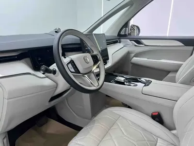 Volvo EM90