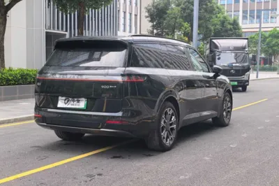 Lynk & Co 900