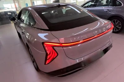 Hongqi EH7