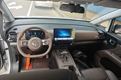 Wuling 730