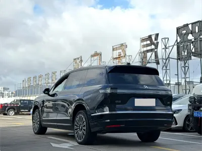 Nio ES8