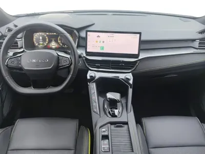 Lynk & Co 06