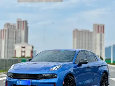 Lynk & Co 03