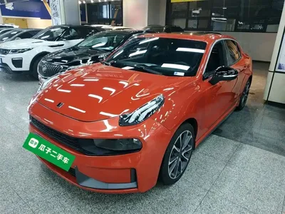Lynk & Co 03