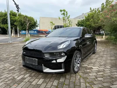Lynk & Co 03