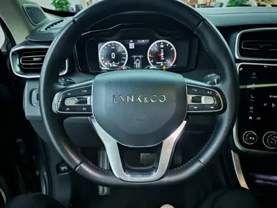 Lynk & Co 01