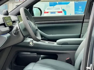Nio ES8
