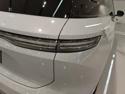 Nio ES8
