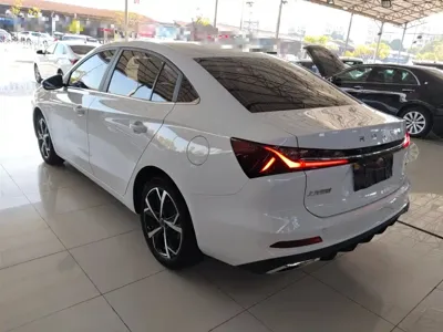 Roewe i5