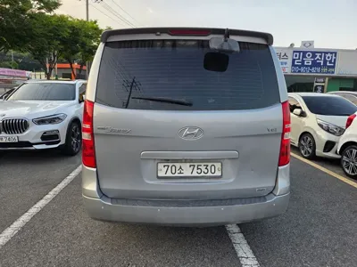 Hyundai Starex