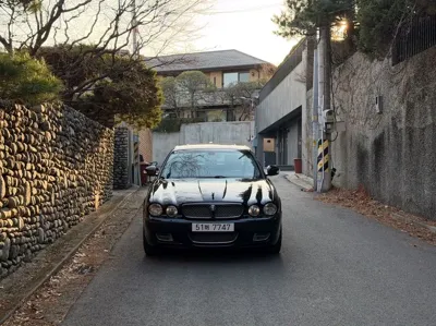 Jaguar XJR