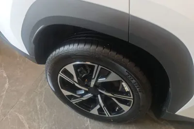 Geely Auto FX11