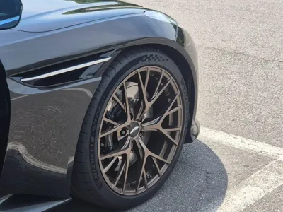 Astonmartin DB12