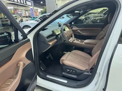 Nio ES8