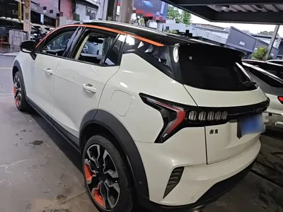 Lynk & Co 06