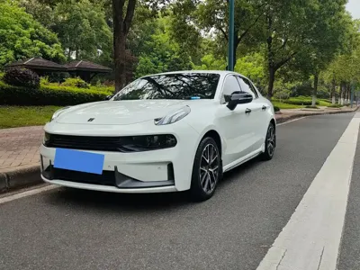 Lynk & Co 03