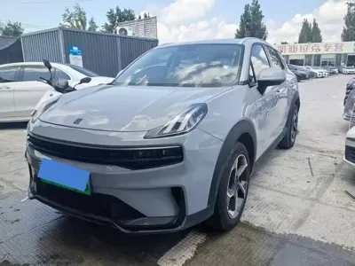 Lynk & Co 06